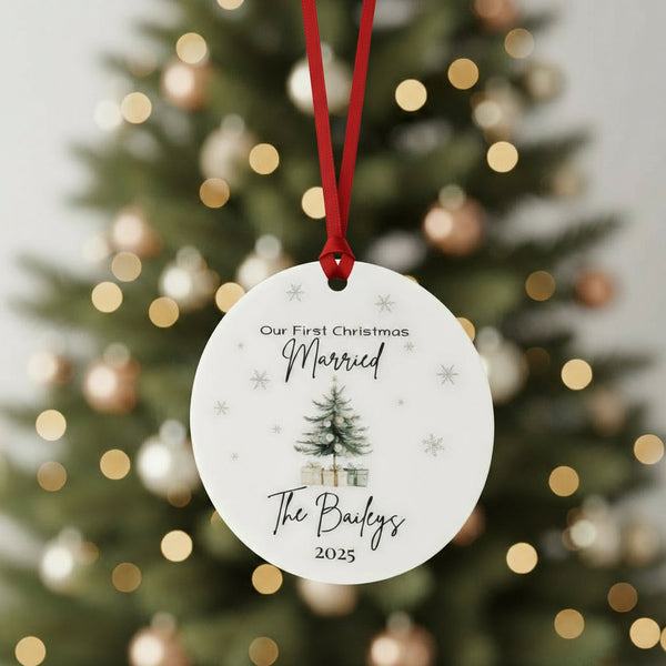 Round decorative tag with Christmas design and text in front of Christmas tree